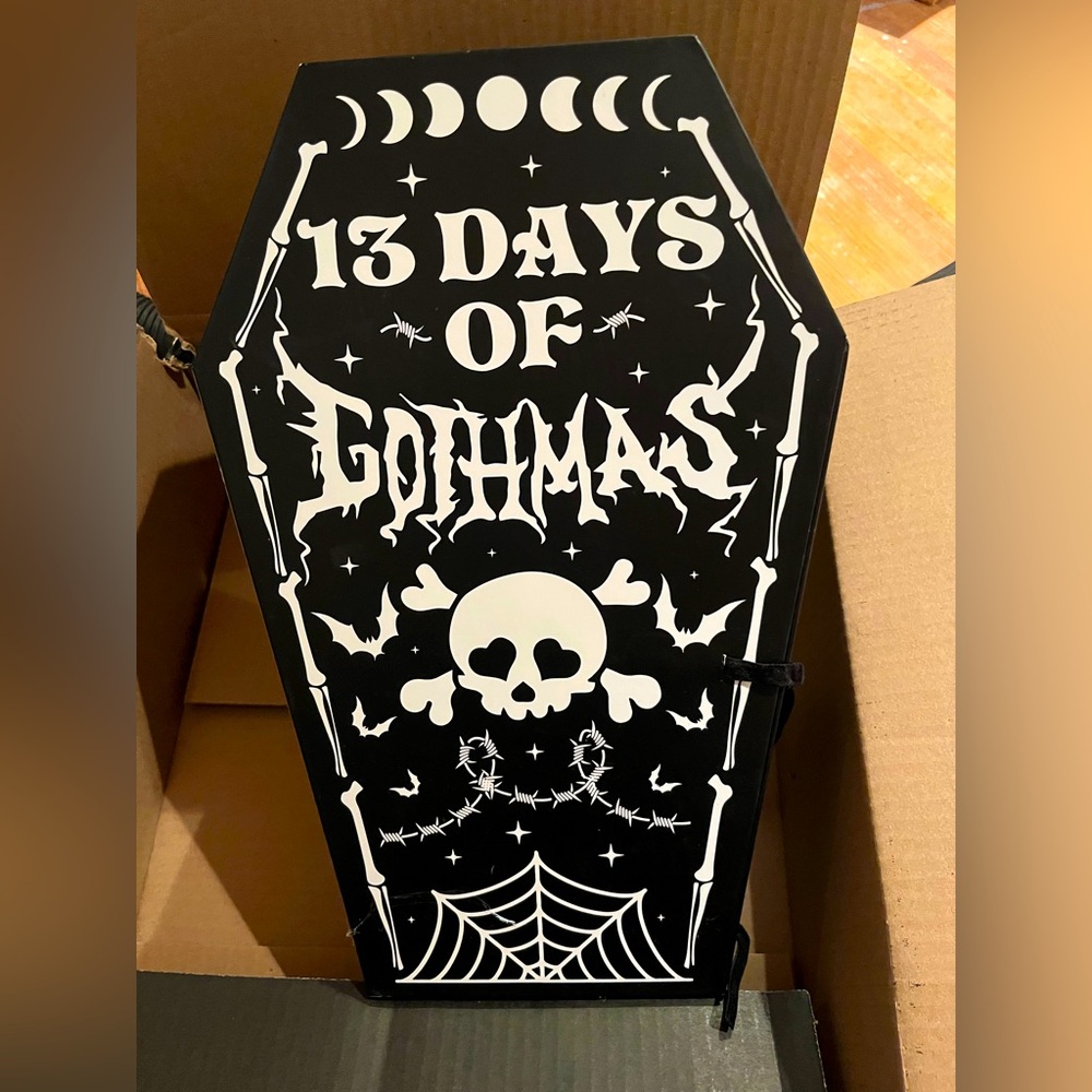 ✨🆕Dolls Kill 13 Days of Gothmas Empty Keepsake Coffin Box!